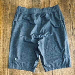 🍋LIKE NEW Condition Lululemon 10”Shorts